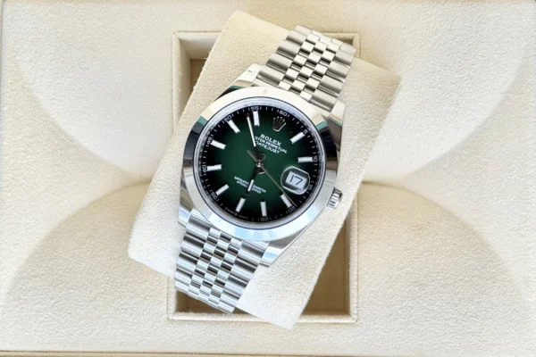 IMG_0876 Rolex Date-Just Green Ombre 41 Ref. 126300